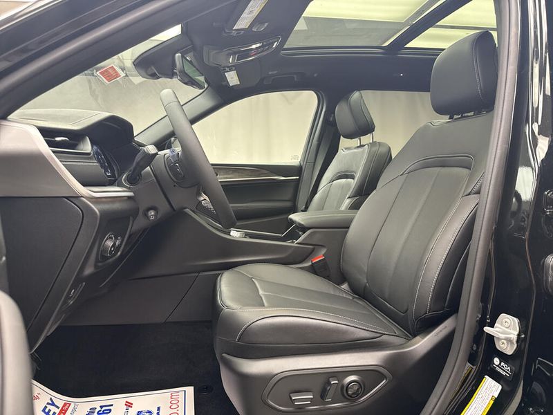 New 2027 Jeep Grand Cherokee L Limited Reserve 4x4Image 7
