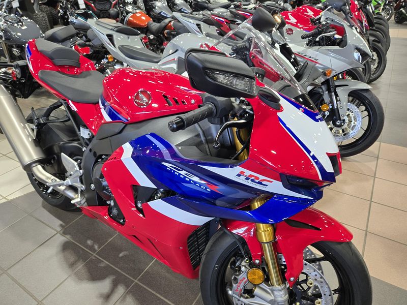 NEW 2025 HONDA CBR1000RR R FIREBLADE SP Image 2