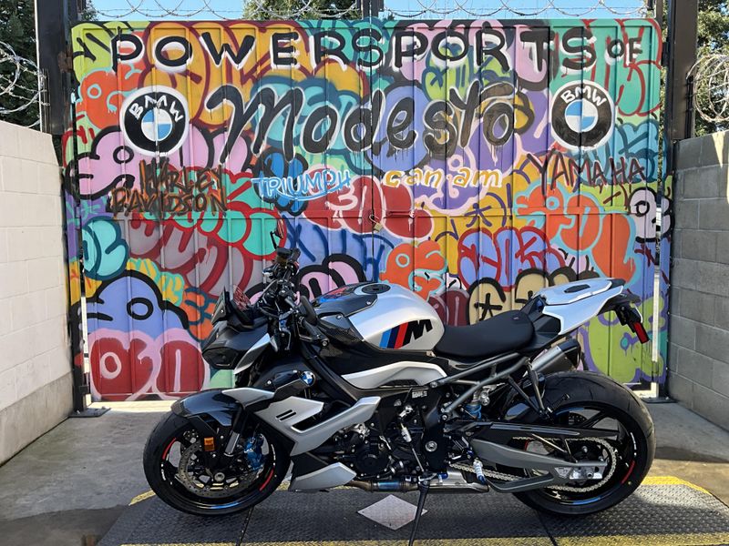 New 2026 BMW M 1000 R Image 1