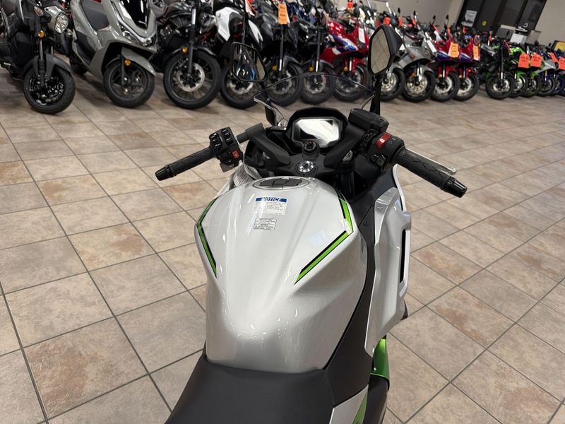 New 2024 Kawasaki NINJA 7 HYBRID ABS Image 25