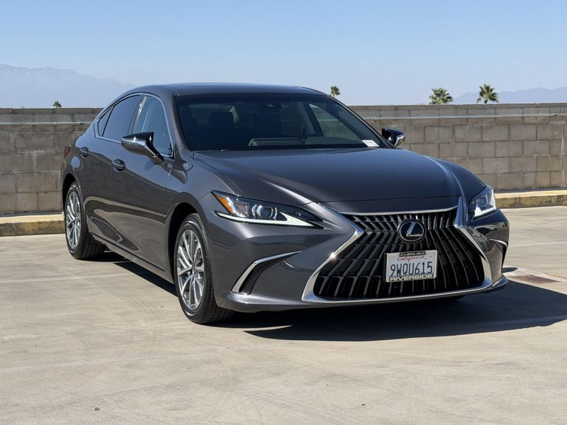 Used 2025 Lexus ES 350Image 2