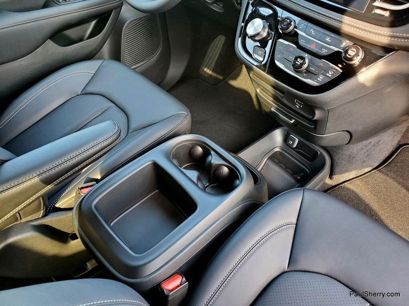 New 2026 Chrysler Pacifica SelectImage 23