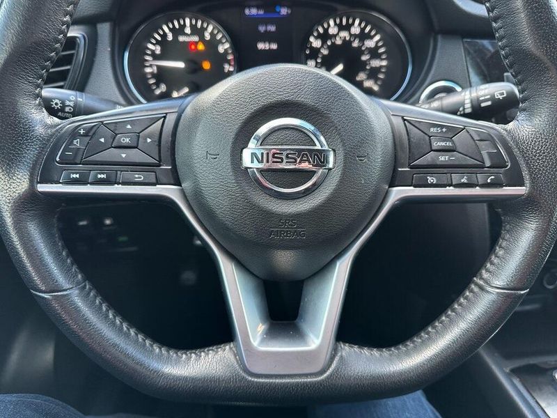 2020 Nissan Rogue SVImage 3