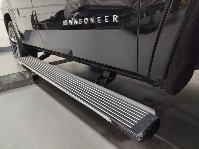 2024 Jeep Wagoneer Series III Premium 4x4 w/Conv/RSEImage 10
