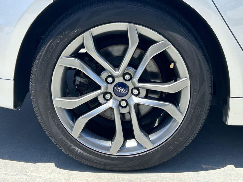 Used 2017 Ford Fusion SEImage 8