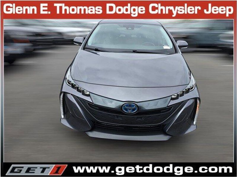 2021 Toyota RAV4 XLE photo 2