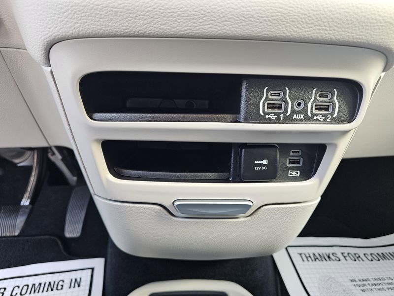 Used 2022 Chrysler Pacifica Touring LImage 13