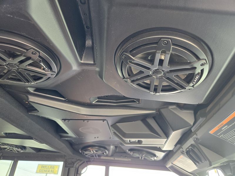 USED 2026 CAN-AM SSV DEF MAX TEXCAB 65 HD11 BK HB 26 LIMITED HD11 Image 16