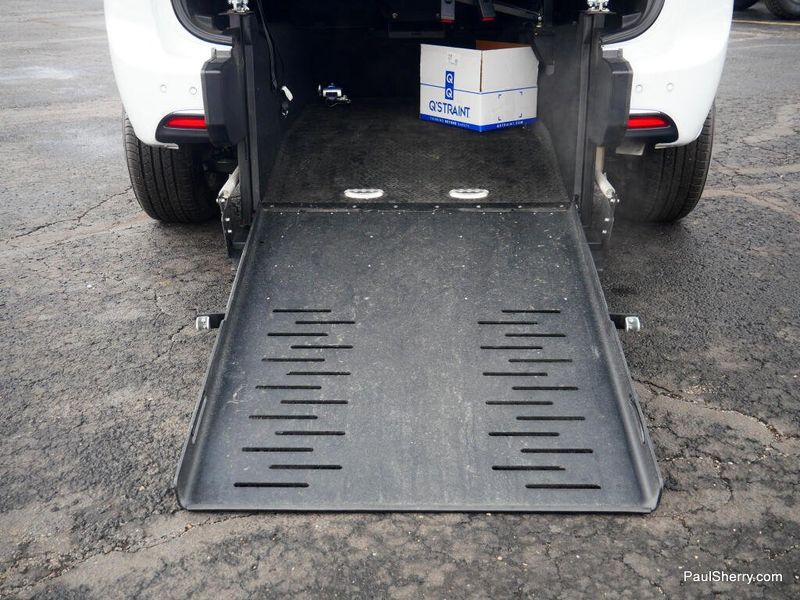 Used 2024 Chrysler Pacifica Touring