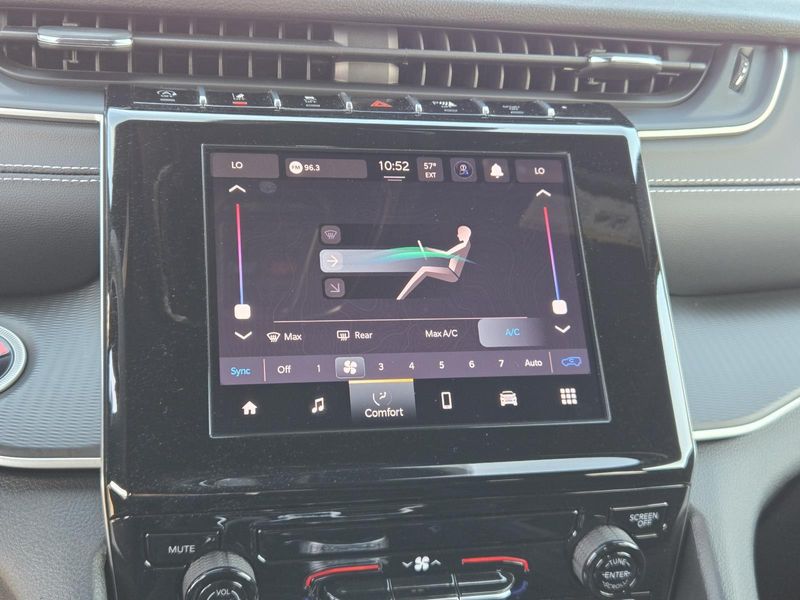 Used 2025 Jeep Grand Cherokee Laredo X 4x2