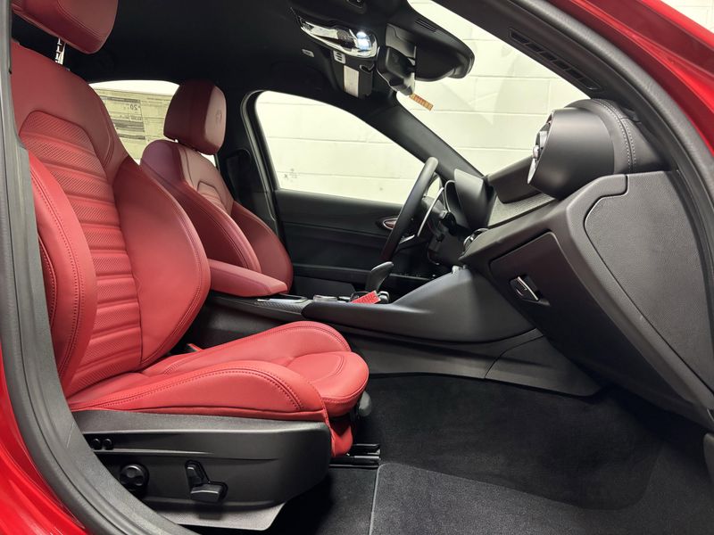 New 2024 Alfa Romeo Giulia Quadrifoglio Carbon RwdImage 10