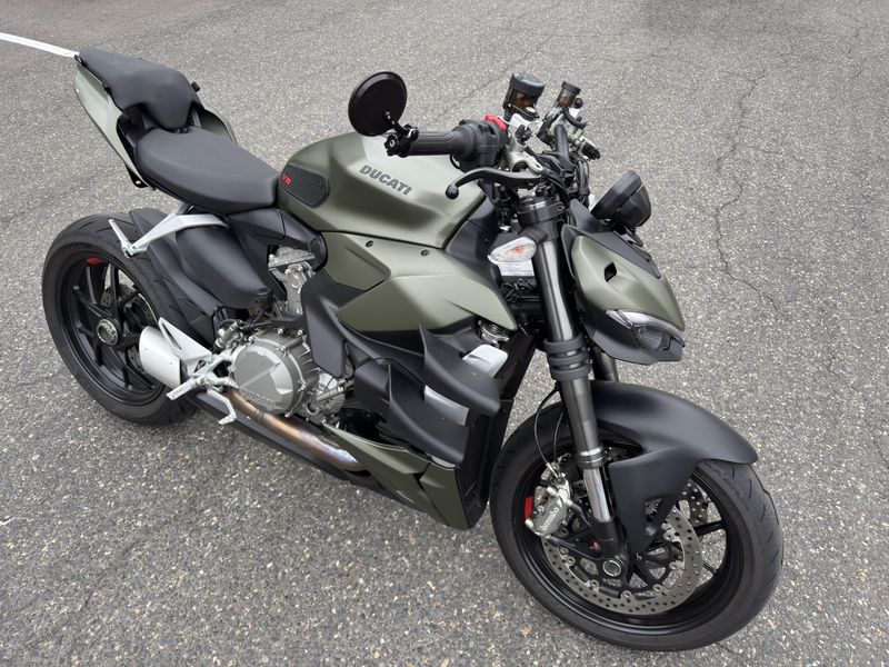 2024 Ducati Streetfighter V2