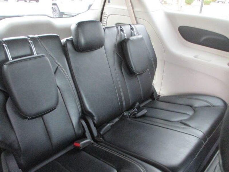 Used 2024 Chrysler Pacifica Touring LImage 28