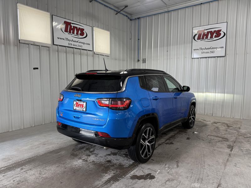 Used 2024 Jeep Compass LimitedImage 3