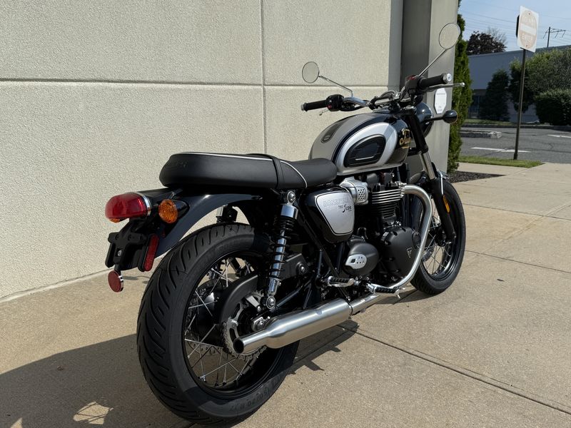 2025 Triumph Bonneville T100Image 3