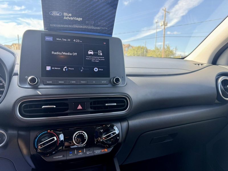 2022 Hyundai Kona SEL photo 7