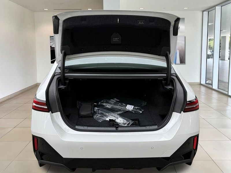 2025 BMW i5 eDrive40Image 15
