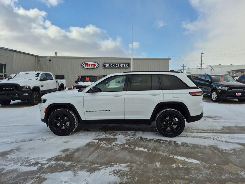 2025 Jeep Grand Cherokee Limited 4x4Image 35