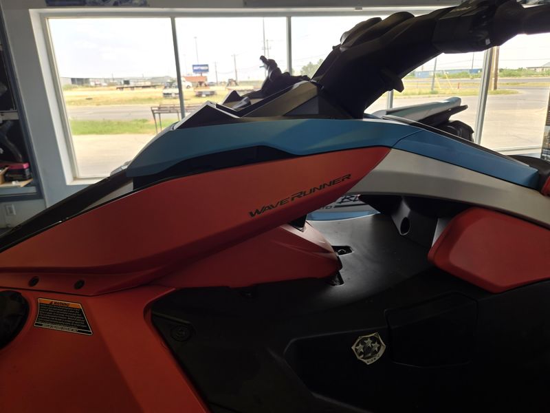 2025 Yamaha JETBLASTER DLX 2 IMPERIAL RED AND BLACK Image 14