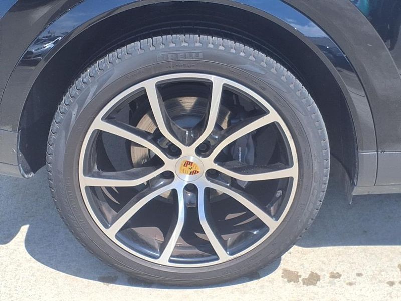 2021 Porsche Cayenne Coupe BaseImage 13
