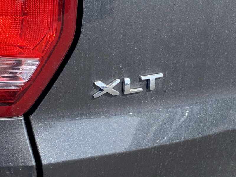 Used 2019 Ford Explorer XLTImage 4