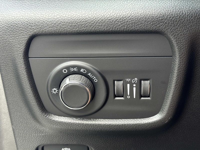 New 2026 Jeep Grand Cherokee Laredo Altitude 4x4