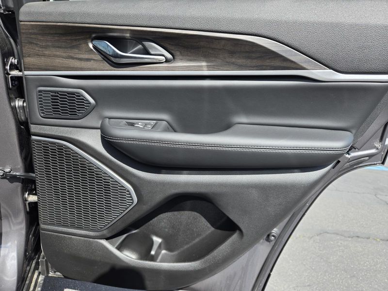 New 2026 Jeep Grand Cherokee Limited 4x2