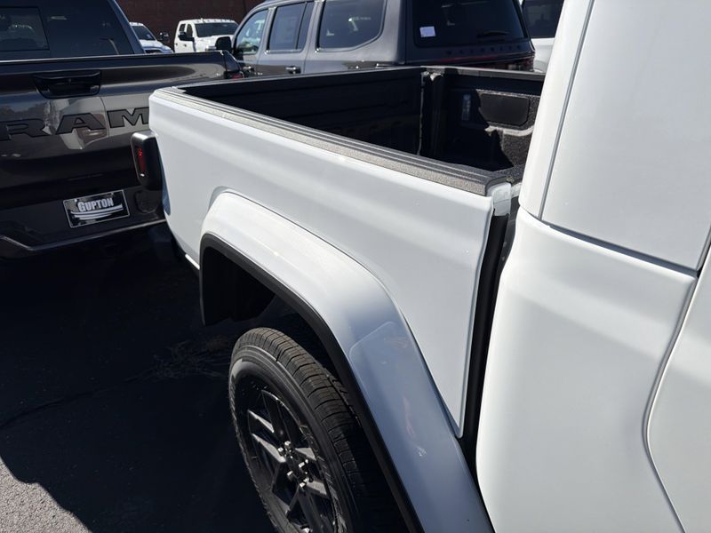 New 2026 Jeep Gladiator Sport S 4x4Image 6