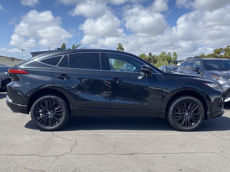2024 Toyota Venza Image 2