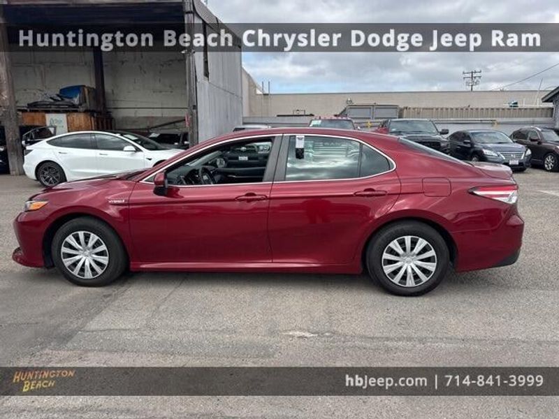 2019 Toyota Camry Hybrid LEImage 7