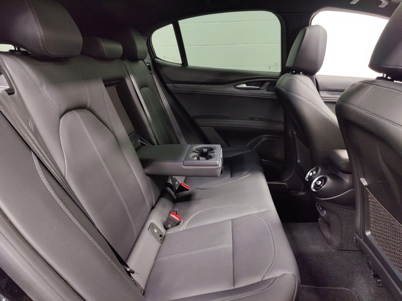 2024 Alfa Romeo Stelvio Sprint Q4 AWD w/Sunroof/Wheel PkgImage 19