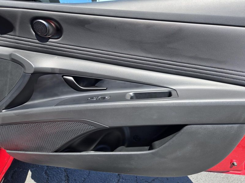 Used 2025 Hyundai Elantra SEL Sport IVT