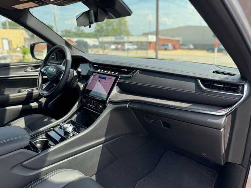 New 2025 Jeep Grand Cherokee Overland 4x4Image 14