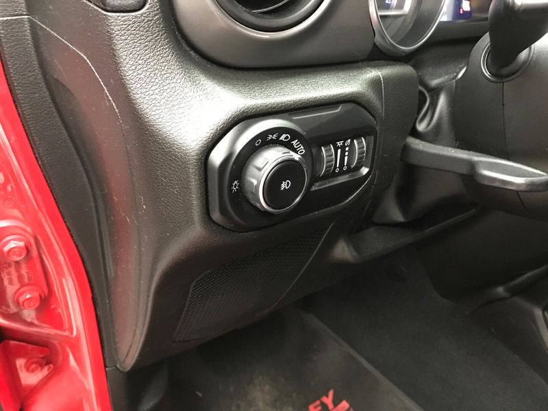2022 Jeep Wrangler Unlimited WillysImage 5