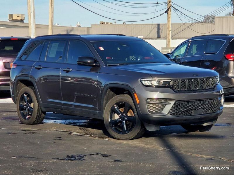 Used 2022 Jeep Grand Cherokee Altitude