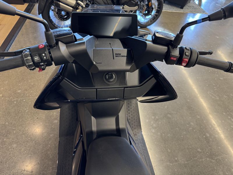 2024 BMW CE 04 - IMPERIAL BLUE METALLIC 