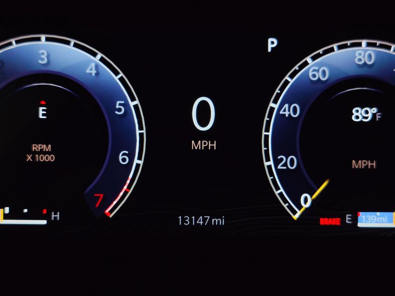 Used 2025 Jeep Grand Cherokee L Laredo V6 4x4 w/Luxury TechImage 28