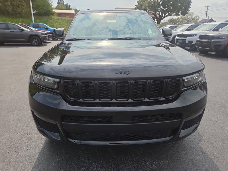 2025 Jeep Grand Cherokee Limited photo 5