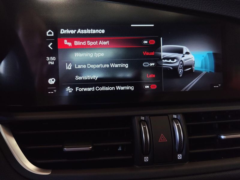 2024 Alfa Romeo Giulia Ti AWD w/Sunroof/NavImage 15