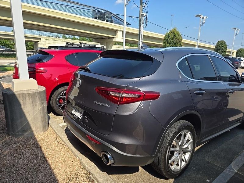Used 2018 Alfa Romeo Stelvio TiImage 3