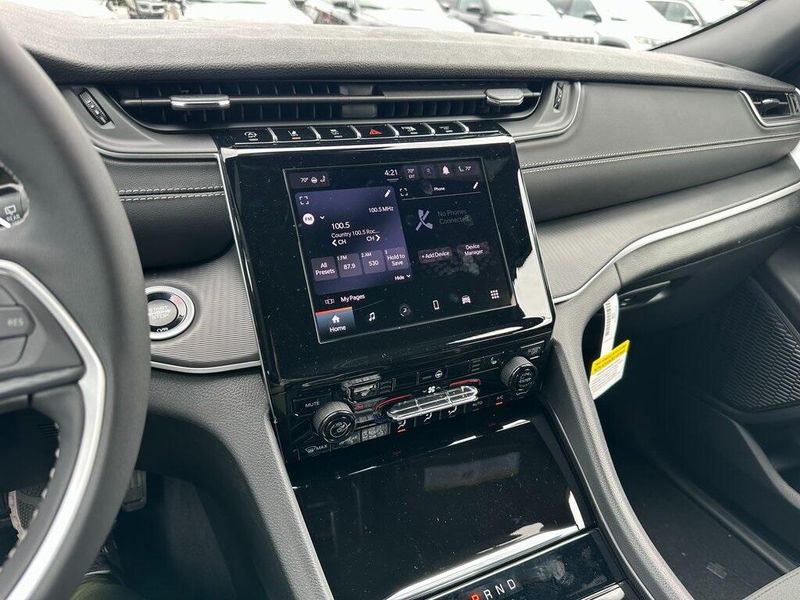 2025 Jeep Grand Cherokee Laredo X 4x4Image 3