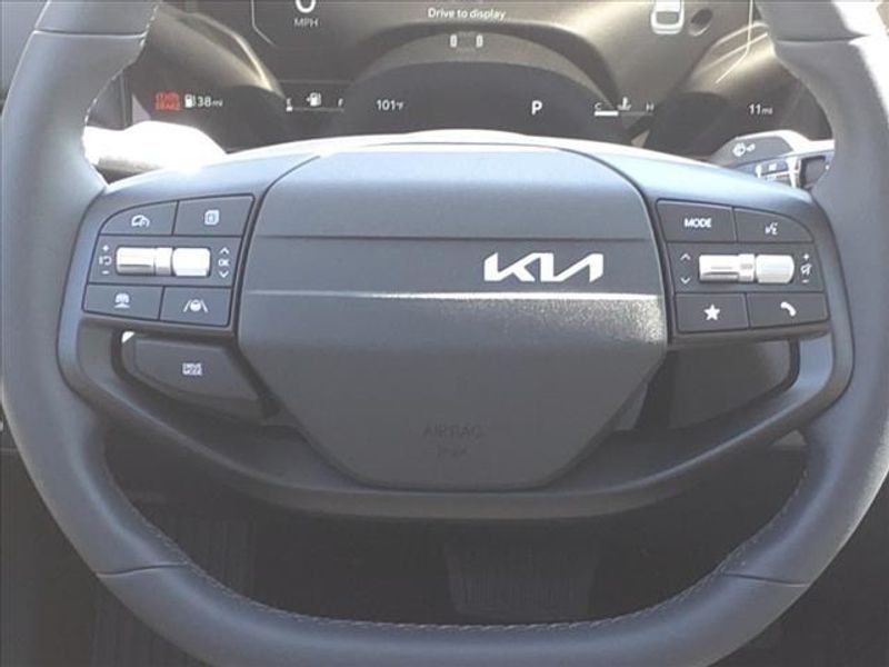 2025 Kia K4 EXImage 9