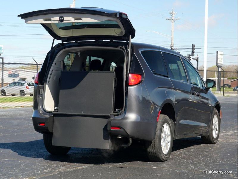2022 Chrysler Voyager LXImage 29