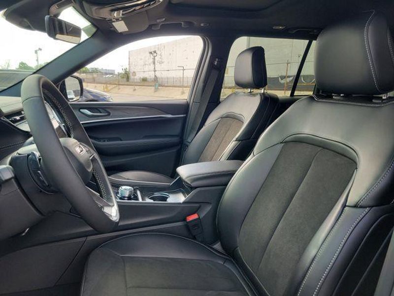 New 2026 Jeep Grand Cherokee Laredo