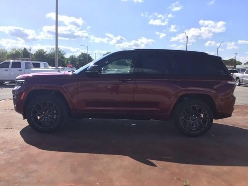 2025 Jeep Grand Cherokee Summit Reserve 4x4Image 2