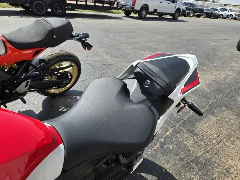 NEW 2026 YAMAHA YZF-R7 70TH ANNIVERSARY EDITION Image 14