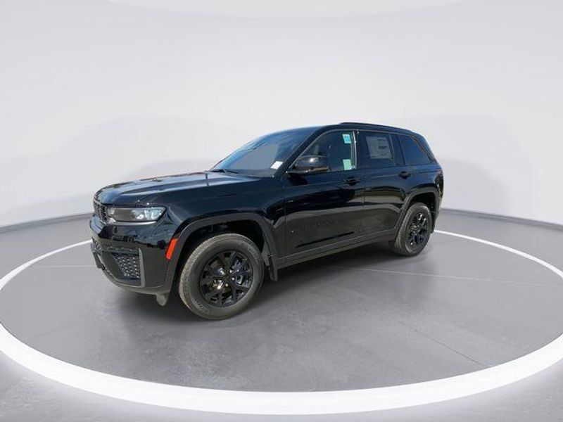 New 2026 Jeep Grand Cherokee Laredo Altitude 4x2Image 4