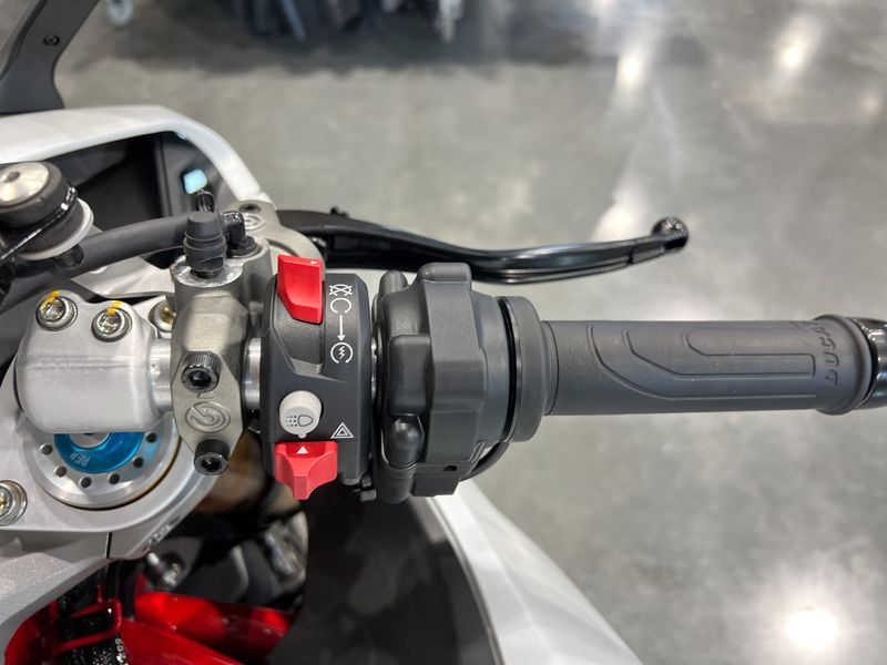 2023 Ducati SuperSport SImage 9