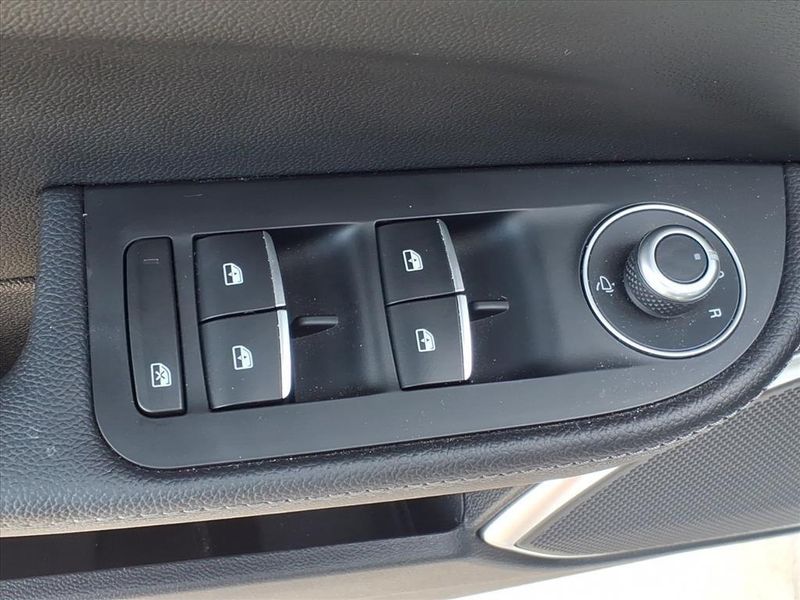 Used 2022 Alfa Romeo Giulia TiImage 17