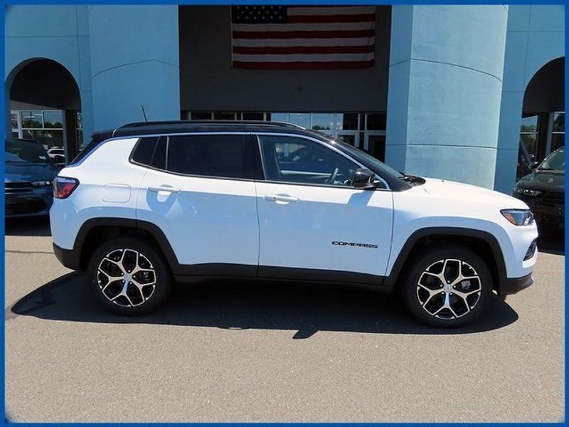 2024 Jeep Compass LimitedImage 2